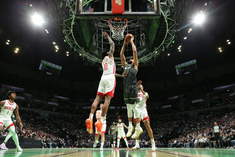 MINNEAPOLIS, MN -  NOVEMBER 26: Rudy Gobert #27 of the Minnesota Timberwolves drives to the basket during the game against the Houston Rockets during the Emirates NBA Cup game on November 26, 2024 at Target Center in Minneapolis, Minnesota. NOTE TO USER: User expressly acknowledges and agrees that, by downloading and or using this Photograph, user is consenting to the terms and conditions of the Getty Images License Agreement. Mandatory Copyright Notice: Copyright 2024 NBAE (Photo by David Sherman/NBAE via Getty Images)