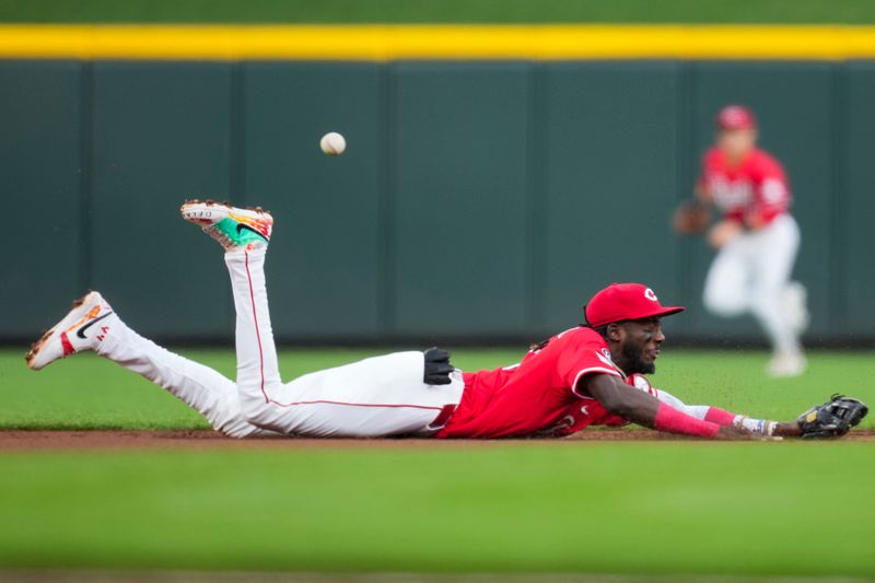 Sep 20, 2025; Cincinnati, Ohio, USA; Cincinnati Reds shortstop Elly De La Cruz (44) is unable to field the ball hit by Chicago Cubs second baseman Nico Hoerner (2) in the first inning at Great American Ball Park. Mandatory Credit: Aaron Doster-Imagn Images