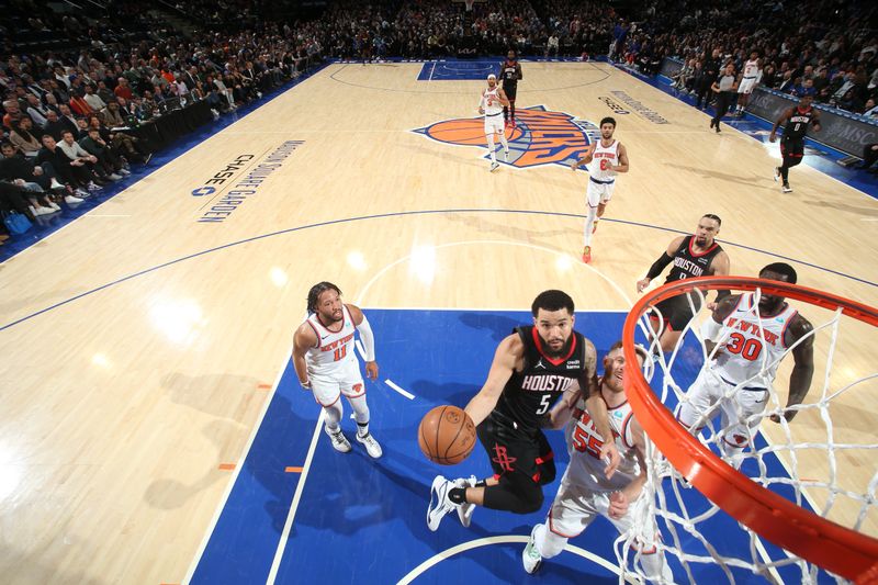 NEW YORK, NY - JANUARY 17: Fred VanVleet #5 of the Houston Rockets drives to the basket during the game against the New York Knicks on January 17, 2024 at Madison Square Garden in New York City, New York.  NOTE TO USER: User expressly acknowledges and agrees that, by downloading and or using this photograph, User is consenting to the terms and conditions of the Getty Images License Agreement. Mandatory Copyright Notice: Copyright 2024 NBAE  (Photo by Nathaniel S. Butler/NBAE via Getty Images)