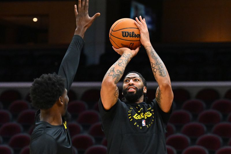 CLEVELAND, OHIO - OCTOBER 30: Anthony Davis #3 of the Los Angeles Lakers warms up prior to the game against the Cleveland Cavaliers at Rocket Mortgage Fieldhouse on October 30, 2024 in Cleveland, Ohio. NOTE TO USER: User expressly acknowledges and agrees that, by downloading and or using this photograph, User is consenting to the terms and conditions of the Getty Images License Agreement. (Photo by Jason Miller/Getty Images)