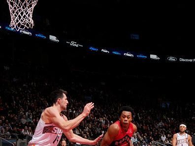 TORONTO, CANADA - NOVEMBER 29:  Scottie Barnes #4 of the Toronto Raptors goes to the basket during the game on November 29, 2023 at the Scotiabank Arena in Toronto, Ontario, Canada.  NOTE TO USER: User expressly acknowledges and agrees that, by downloading and or using this Photograph, user is consenting to the terms and conditions of the Getty Images License Agreement.  Mandatory Copyright Notice: Copyright 2023 NBAE (Photo by Mark Blinch/NBAE via Getty Images)