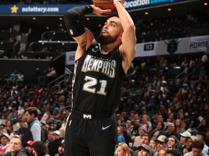 CHARLOTTE, NC - JANUARY 4: Tyus Jones #21 of the Memphis Grizzlies shoots the ball during the game against the Charlotte Hornets on January 4, 2023 at Spectrum Center in Charlotte, North Carolina. NOTE TO USER: User expressly acknowledges and agrees that, by downloading and or using this photograph, User is consenting to the terms and conditions of the Getty Images License Agreement. Mandatory Copyright Notice: Copyright 2023 NBAE (Photo by Kent Smith/NBAE via Getty Images)