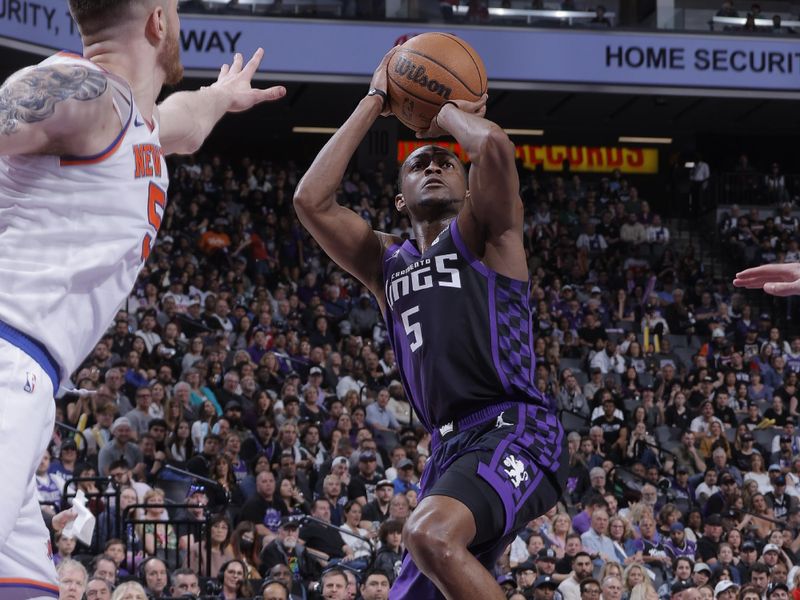 SACRAMENTO, CA - MARCH 16: De'Aaron Fox #5 of the Sacramento Kings shoots the ball during the game against the New York Knicks on March 16, 2024 at Golden 1 Center in Sacramento, California. NOTE TO USER: User expressly acknowledges and agrees that, by downloading and or using this Photograph, user is consenting to the terms and conditions of the Getty Images License Agreement. Mandatory Copyright Notice: Copyright 2024 NBAE (Photo by Rocky Widner/NBAE via Getty Images)