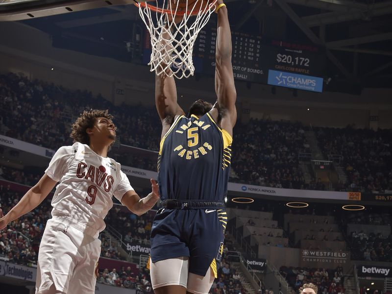 CLEVELAND, OH - APRIL 13: Jarace Walker #5 of the Indiana Pacers drives to the basket during the game against the Cleveland Cavaliers on April 13, 2025 at Rocket Arena in Cleveland, Ohio. NOTE TO USER: User expressly acknowledges and agrees that, by downloading and/or using this Photograph, user is consenting to the terms and conditions of the Getty Images License Agreement. Mandatory Copyright Notice: Copyright 2025 NBAE (Photo by David Liam Kyle/NBAE via Getty Images)