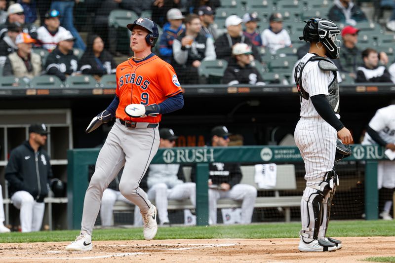 May 4, 2025; Chicago, Illinois, USA; Houston Astros right fielder Zach Dezenzo (9) scores against the Chicago White Sox during the second inning at Rate Field. Mandatory Credit: Kamil Krzaczynski-Imagn Images