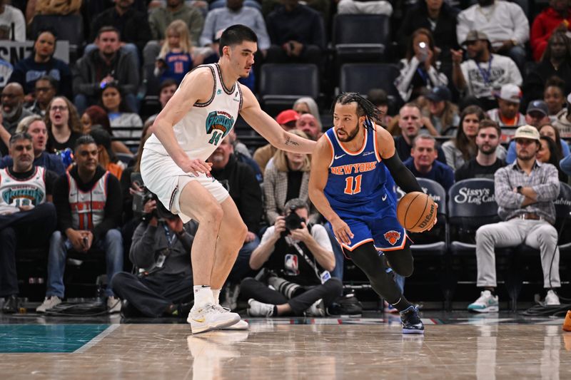 MEMPHIS, TN - FEBRUARY 28: Jalen Brunson #11 of the New York Knicks shoots the ball during the game against the Memphis Grizzlies on February  28, 2025 at FedExForum in Memphis, Tennessee. NOTE TO USER: User expressly acknowledges and agrees that, by downloading and or using this photograph, User is consenting to the terms and conditions of the Getty Images License Agreement. Mandatory Copyright Notice: Copyright 2025 NBAE (Photo by Grant Burke/NBAE via Getty Images)