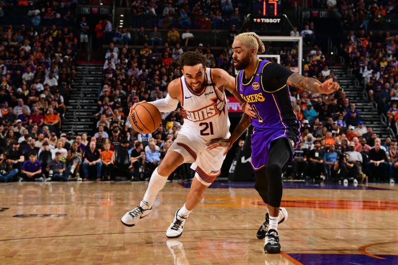 PHOENIX, AZ - OCTOBER 28: Tyus Jones #21 of the Phoenix Suns dribbles the ball during the game against the Los Angeles Lakers on October 28, 2024 at Footprint Center in Phoenix, Arizona. NOTE TO USER: User expressly acknowledges and agrees that, by downloading and or using this photograph, user is consenting to the terms and conditions of the Getty Images License Agreement. Mandatory Copyright Notice: Copyright 2024 NBAE (Photo by Kate Frese/NBAE via Getty Images)