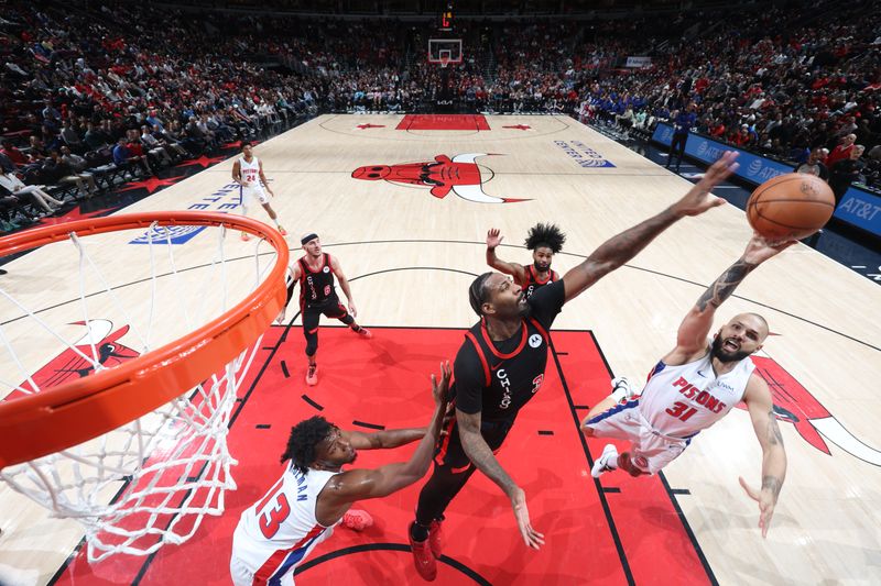 CHICAGO, IL -FEBRUARY 27: Evan Fournier #31 of the Detroit Pistons  drives to the basket during the game against the Chicago Bulls on February 27, 2024 at United Center in Chicago, Illinois. NOTE TO USER: User expressly acknowledges and agrees that, by downloading and or using this photograph, User is consenting to the terms and conditions of the Getty Images License Agreement. Mandatory Copyright Notice: Copyright 2024 NBAE (Photo by Jeff Haynes/NBAE via Getty Images)