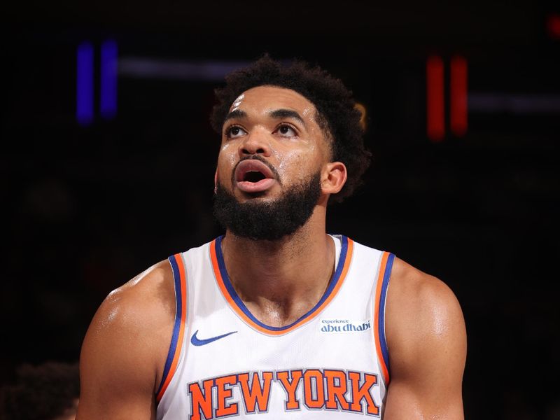 NEW YORK, NY - NOVEMBER 18: Karl-Anthony Towns #32 of the New York Knicks shoots a free throw during the game against the Washington Wizards on November 18, 2024 at Madison Square Garden in New York City, New York.  NOTE TO USER: User expressly acknowledges and agrees that, by downloading and or using this photograph, User is consenting to the terms and conditions of the Getty Images License Agreement. Mandatory Copyright Notice: Copyright 2024 NBAE  (Photo by Nathaniel S. Butler/NBAE via Getty Images)