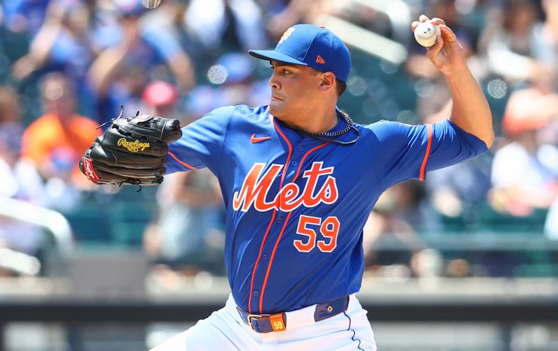 May 26, 2024; New York City, New York, USA;  New York Mets starting pitcher Sean Manaea (59) pitches in the first inning against the San Francisco Giants at Citi Field. Mandatory Credit: Wendell Cruz-USA TODAY Sports