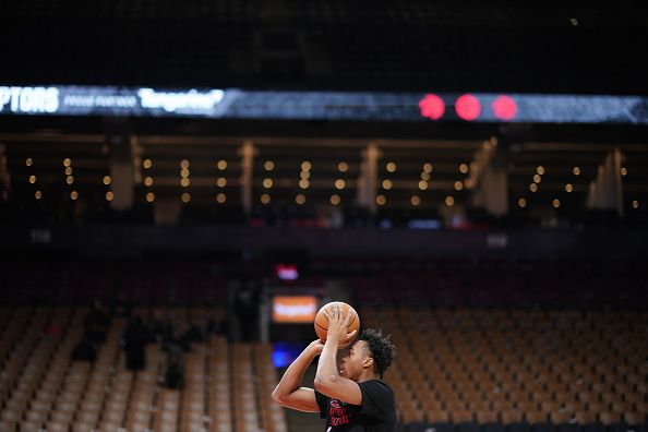 TORONTO, CANADA - NOVEMBER 29:  Scottie Barnes #4 of the Toronto Raptors shoots the ball before the game on November 29, 2023 at the Scotiabank Arena in Toronto, Ontario, Canada.  NOTE TO USER: User expressly acknowledges and agrees that, by downloading and or using this Photograph, user is consenting to the terms and conditions of the Getty Images License Agreement.  Mandatory Copyright Notice: Copyright 2023 NBAE (Photo by Mark Blinch/NBAE via Getty Images)