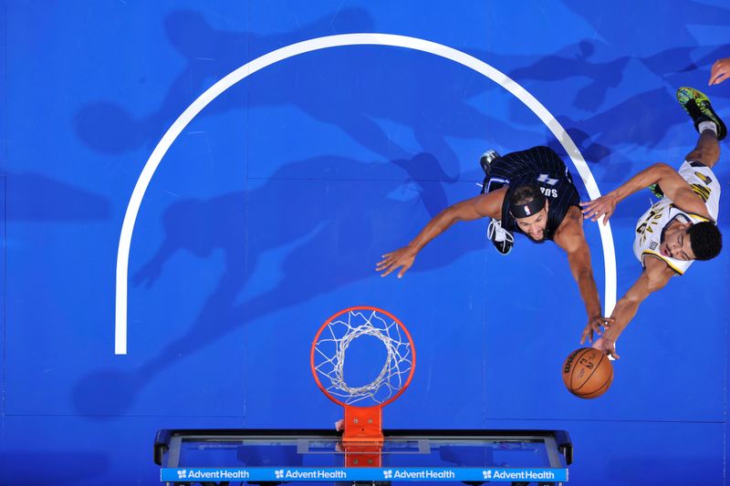 ORLANDO, FL - NOVEMBER 13: Ben Sheppard #26 of the Indiana Pacers drives to the basket during the game against the Orlando Magic on November 13, 2024 at Kia Center in Orlando, Florida. NOTE TO USER: User expressly acknowledges and agrees that, by downloading and or using this photograph, User is consenting to the terms and conditions of the Getty Images License Agreement. Mandatory Copyright Notice: Copyright 2024 NBAE (Photo by Fernando Medina/NBAE via Getty Images)