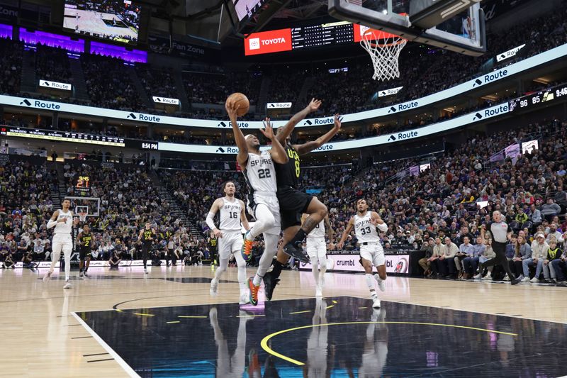 SALT LAKE CITY, UT - MARCH 27: Malaki Branham #22 of the San Antonio Spurs drives to the basket during the game against the Utah Jazz on March 27, 2024 at Delta Center in Salt Lake City, Utah. NOTE TO USER: User expressly acknowledges and agrees that, by downloading and or using this Photograph, User is consenting to the terms and conditions of the Getty Images License Agreement. Mandatory Copyright Notice: Copyright 2024 NBAE (Photo by Chris Nicoll/NBAE via Getty Images)