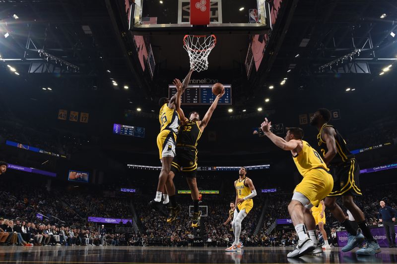 SAN FRANCISCO, CA - MARCH 22: Trayce Jackson-Davis #32 of the Golden State Warriors  drives to the basket during the game against the Indiana Pacers on March 22, 2024 at Chase Center in San Francisco, California. NOTE TO USER: User expressly acknowledges and agrees that, by downloading and or using this photograph, user is consenting to the terms and conditions of Getty Images License Agreement. Mandatory Copyright Notice: Copyright 2024 NBAE (Photo by Noah Graham/NBAE via Getty Images)