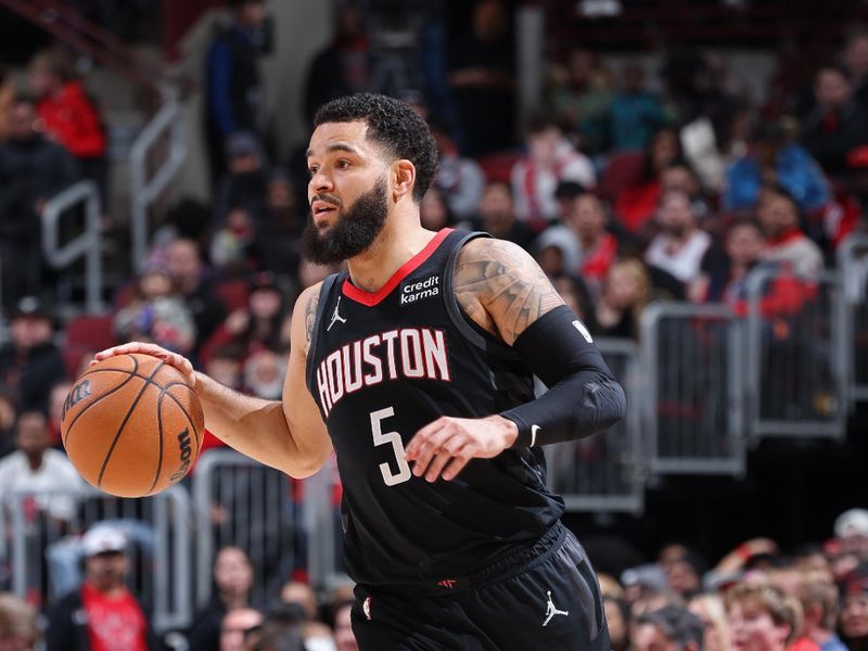 CHICAGO, IL - JANUARY 10: Fred VanVleet #5 of the Houston Rockets dribbles the ball during the game against the Chicago Bulls on January 10, 2024 at United Center in Chicago, Illinois. NOTE TO USER: User expressly acknowledges and agrees that, by downloading and or using this photograph, User is consenting to the terms and conditions of the Getty Images License Agreement. Mandatory Copyright Notice: Copyright 2024 NBAE (Photo by Jeff Haynes/NBAE via Getty Images)