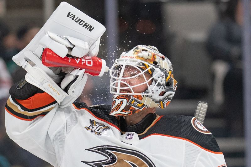 Sep 26, 2023; San Jose, California, USA; Anaheim Ducks goaltender Alex Stalock (32) sprays water on his face during the second period against the San Jose Sharks at SAP Center at San Jose. Mandatory Credit: Stan Szeto-USA TODAY Sports