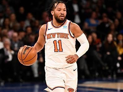 NEW YORK, NY - NOVEMBER 30: Jalen Brunson #11 of the New York Knicks handles the ball during the game against the Detroit Pistons on November 30, 2023 at Madison Square Garden in New York City, New York.  NOTE TO USER: User expressly acknowledges and agrees that, by downloading and or using this photograph, User is consenting to the terms and conditions of the Getty Images License Agreement. Mandatory Copyright Notice: Copyright 2023 NBAE  (Photo by David Dow/NBAE via Getty Images)