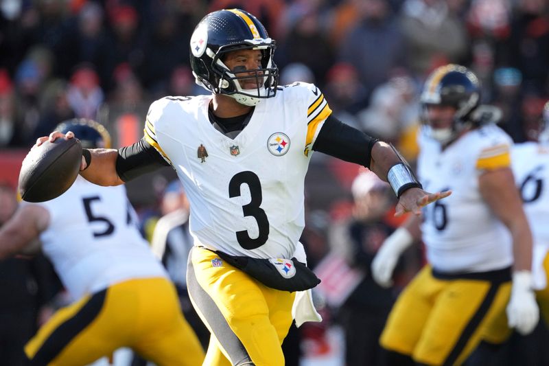 Pittsburgh Steelers quarterback Russell Wilson throws during the first half of an NFL football game against the Cincinnati Bengals, Sunday, Dec. 1, 2024, in Cincinnati. (AP Photo/Kareem Elgazzar)