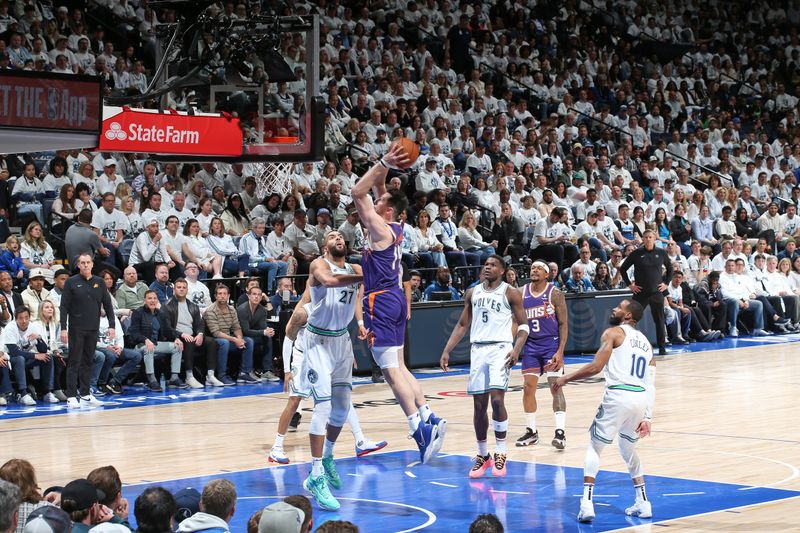 MINNEAPOLIS, MN -  APRIL 23: Drew Eubanks #14 of the Phoenix Suns dunks the ball during the game against the Minnesota Timberwolves during Round 1 Game 2 of the 2024 NBA Playoffs on April 23, 2024 at Target Center in Minneapolis, Minnesota. NOTE TO USER: User expressly acknowledges and agrees that, by downloading and or using this Photograph, user is consenting to the terms and conditions of the Getty Images License Agreement. Mandatory Copyright Notice: Copyright 2024 NBAE (Photo by David Sherman/NBAE via Getty Images)