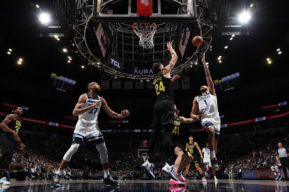 MINNEAPOLIS, MN -  NOVEMBER 30 :  Kyle Anderson #1 of the Minnesota Timberwolves shoots the ball during the game against the Utah Jazz on November 30, 2023 at Target Center in Minneapolis, Minnesota. NOTE TO USER: User expressly acknowledges and agrees that, by downloading and or using this Photograph, user is consenting to the terms and conditions of the Getty Images License Agreement. Mandatory Copyright Notice: Copyright 2023 NBAE (Photo by Jordan Johnson/NBAE via Getty Images)