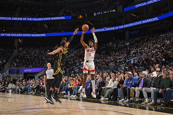 SAN FRANCISCO, CA - NOVEMBER 20: Jalen Green #4 of the Houston Rockets shoots the ball during the game against the Golden State Warriors on November 20, 2023 at Chase Center in San Francisco, California. NOTE TO USER: User expressly acknowledges and agrees that, by downloading and or using this photograph, user is consenting to the terms and conditions of Getty Images License Agreement. Mandatory Copyright Notice: Copyright 2023 NBAE (Photo by Noah Graham/NBAE via Getty Images)