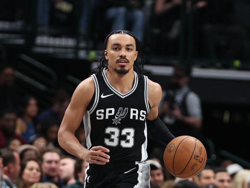 DALLAS, TX - NOVEMBER 16: Tre Jones #33 of the San Antonio Spurs dribbles the ball during the game against the Dallas Mavericks on November 16, 2024 at American Airlines Center in Dallas, Texas. NOTE TO USER: User expressly acknowledges and agrees that, by downloading and or using this photograph, User is consenting to the terms and conditions of the Getty Images License Agreement. Mandatory Copyright Notice: Copyright 2024 NBAE (Photo by Tim Heitman/NBAE via Getty Images)