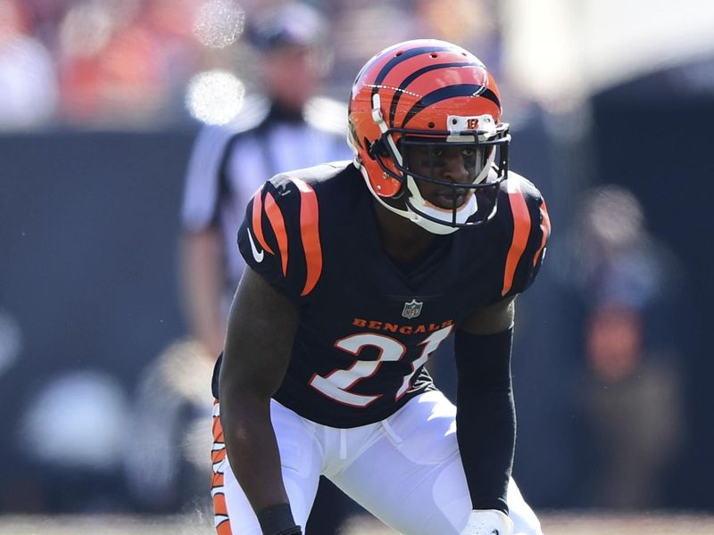 Cincinnati Bengals cornerback Mike Hilton (21) lines up for the play during an NFL football game against the Atlanta Falcons, Sunday, Oct. 23, 2022, in Cincinnati. (AP Photo/Emilee Chinn)