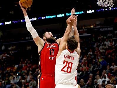 NEW ORLEANS, LOUISIANA - DECEMBER 23: Jonas Valanciunas #17 of the New Orleans Pelicans shoots over Alperen Sengun #28 of the Houston Rockets during the second quarter of an NBA game at Smoothie King Center on December 23, 2023 in New Orleans, Louisiana. NOTE TO USER: User expressly acknowledges and agrees that, by downloading and or using this photograph, User is consenting to the terms and conditions of the Getty Images License Agreement. (Photo by Sean Gardner/Getty Images)