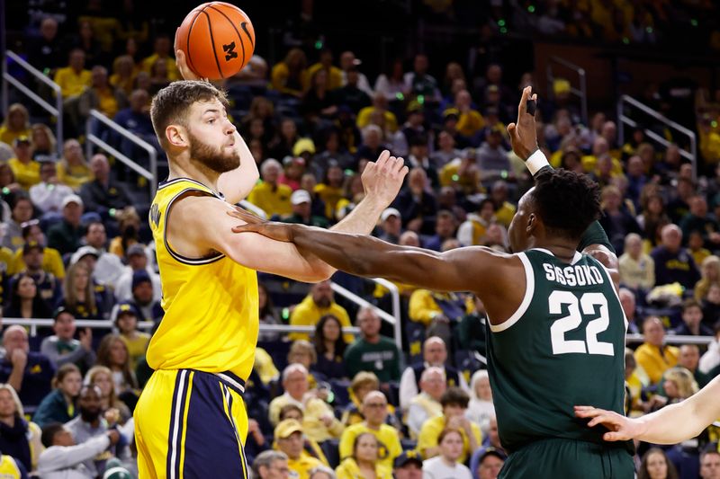 Feb 18, 2023; Ann Arbor, Michigan, USA;  Michigan Wolverines center Hunter Dickinson (left) controls the ball against Michigan State Spartans center Mady Sissoko (22) in the first half at Crisler Center. Mandatory Credit: Rick Osentoski-USA TODAY Sports