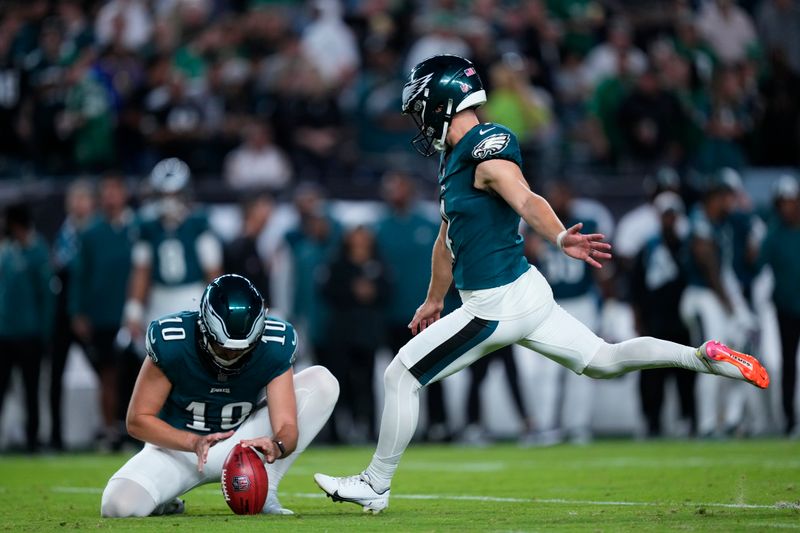 Philadelphia Eagles place-kicker Jake Elliott (4) kicks a field goal during the second half of an NFL football game against the Minnesota Vikings on Thursday, Sept. 14, 2023, in Philadelphia. (AP Photo/Matt Rourke)