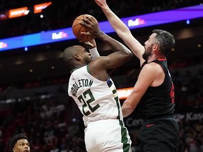 MIAMI, FLORIDA - NOVEMBER 28: Khris Middleton #22 of the Milwaukee Bucks shoots over Kevin Love #42 of the Miami Heat in the first quarter during the NBA In-season Tournament game at Kaseya Center on November 28, 2023 in Miami, Florida. NOTE TO USER: User Expressly acknowledges and agrees that, by downloading and or using this photograh, User is consenting to the terms and conditions of the Getty Images License Agreement. (Photo by Rich Storry/Getty Images)