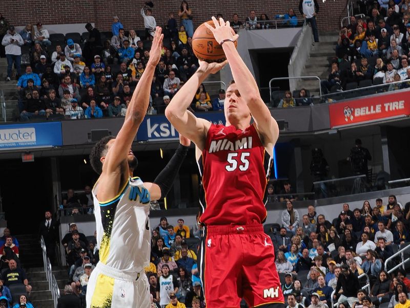 INDIANAPOLIS, IN - NOVEMBER 17: Duncan Robinson #55 of the Miami Heat shoots a three point basket during the game against the Indiana Pacers on November 17, 2024 at Gainbridge Fieldhouse in Indianapolis, Indiana. NOTE TO USER: User expressly acknowledges and agrees that, by downloading and or using this Photograph, user is consenting to the terms and conditions of the Getty Images License Agreement. Mandatory Copyright Notice: Copyright 2024 NBAE (Photo by Ron Hoskins/NBAE via Getty Images)