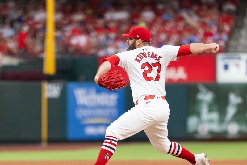 Jun 26, 2024; St. Louis, Missouri, USA; St. Louis Cardinals pitcher Andrew Kittredge (27) pitches in the eighth inning against the Atlanta Braves at Busch Stadium. Mandatory Credit: Zach Dalin-USA TODAY Sports