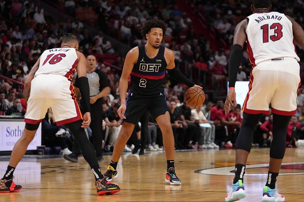 MIAMI, FL - OCTOBER 25: Cade Cunningham #2 of the Detroit Pistons dribbles the ball during the game against the Miami Heat on October 25, 2023 at Kaseya Center in Miami, Florida. NOTE TO USER: User expressly acknowledges and agrees that, by downloading and or using this Photograph, user is consenting to the terms and conditions of the Getty Images License Agreement. Mandatory Copyright Notice: Copyright 2023 NBAE (Photo by Eric Espada/NBAE via Getty Images)