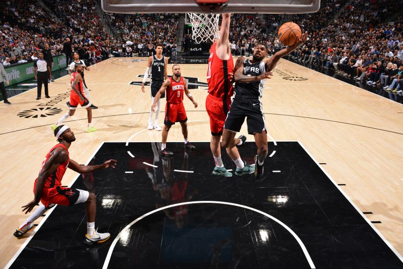 SAN ANTONIO, TX - OCTOBER 28: Blake Wesley #14 of the San Antonio Spurs drives to the basket during the game against the Houston Rockets on October 28, 2024 at the Frost Bank Center in San Antonio, Texas. NOTE TO USER: User expressly acknowledges and agrees that, by downloading and or using this photograph, user is consenting to the terms and conditions of the Getty Images License Agreement. Mandatory Copyright Notice: Copyright 2024 NBAE (Photos by Jesse D. Garrabrant/NBAE via Getty Images)