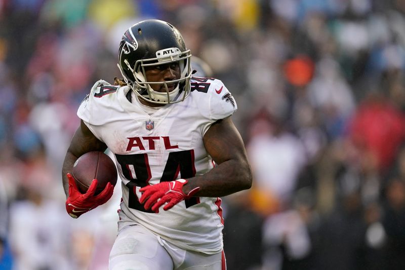 Atlanta Falcons running back Cordarrelle Patterson rushes the ball in the second half of an NFL football game against the Washington Commanders, Sunday, Nov. 27, 2022, in Landover, Md. (AP Photo/Patrick Semansky)