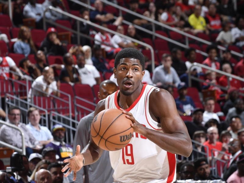 HOUSTON, TX - OCTOBER 15: Nate Williams #19 of the Houston Rockets drives to the basket during the game against the New Orleans Pelicans during a NBA preseason game on October 15, 2024 at the Toyota Center in Houston, Texas. NOTE TO USER: User expressly acknowledges and agrees that, by downloading and or using this photograph, User is consenting to the terms and conditions of the Getty Images License Agreement. Mandatory Copyright Notice: Copyright 2024 NBAE (Photo by Logan Riely/NBAE via Getty Images)