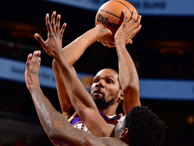 PHOENIX, AZ - JANUARY 7: Kevin Durant #35 of the Phoenix Suns shoots the ball during the game against the Memphis Grizzlies on January 7, 2024 at Footprint Center in Phoenix, Arizona. NOTE TO USER: User expressly acknowledges and agrees that, by downloading and or using this photograph, user is consenting to the terms and conditions of the Getty Images License Agreement. Mandatory Copyright Notice: Copyright 2024 NBAE (Photo by Barry Gossage/NBAE via Getty Images)