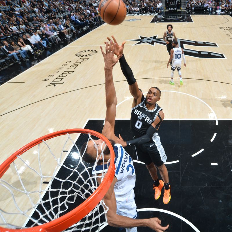 SAN ANTONIO, TX - NOVEMBER 2: Keldon Johnson #0 of the San Antonio Spurs drives to the basket during the game aMinnesota Timberwolves on November 2, 2024 at the Frost Bank Center in San Antonio, Texas. NOTE TO USER: User expressly acknowledges and agrees that, by downloading and or using this photograph, user is consenting to the terms and conditions of the Getty Images License Agreement. Mandatory Copyright Notice: Copyright 2024 NBAE (Photos by Michael Gonzales/NBAE via Getty Images)