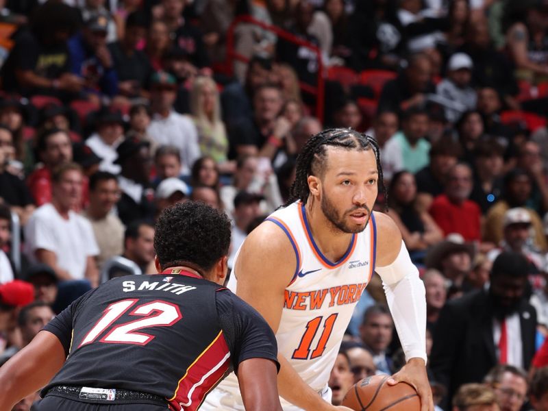 MIAMI, FL - OCTOBER 30: Jalen Brunson #11 of the New York Knicks handles the ball during the game against the Miami Heat on October 30, 2024 at Kaseya Center in Miami, Florida. NOTE TO USER: User expressly acknowledges and agrees that, by downloading and or using this Photograph, user is consenting to the terms and conditions of the Getty Images License Agreement. Mandatory Copyright Notice: Copyright 2024 NBAE (Photo by Jeff Haynes/NBAE via Getty Images)