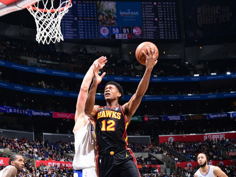 LOS ANGELES, CA - MARCH 17: De'Andre Hunter #12 of the Atlanta Hawks drives to the basket during the game against the LA Clippers on March 17, 2024 at Crypto.Com Arena in Los Angeles, California. NOTE TO USER: User expressly acknowledges and agrees that, by downloading and/or using this Photograph, user is consenting to the terms and conditions of the Getty Images License Agreement. Mandatory Copyright Notice: Copyright 2024 NBAE (Photo by Adam Pantozzi/NBAE via Getty Images)