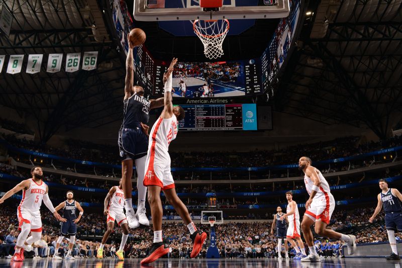 DALLAS, TX - OCTOBER 31: P.J Washington #25 of the Dallas Mavericks shoots the ball during the game against the Houston Rockets on October 31, 2024 at American Airlines Center in Dallas, Texas. NOTE TO USER: User expressly acknowledges and agrees that, by downloading and or using this photograph, User is consenting to the terms and conditions of the Getty Images License Agreement. Mandatory Copyright Notice: Copyright 2024 NBAE (Photo by Glenn James/NBAE via Getty Images)