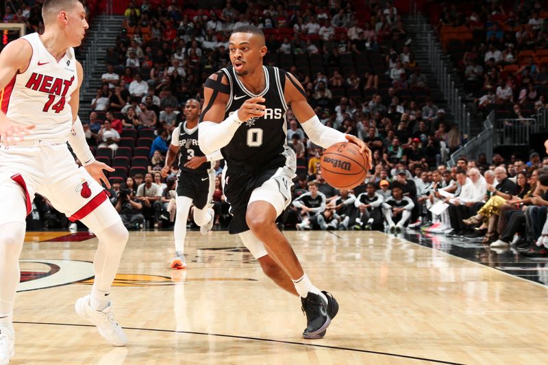 MIAMI, FL - OCTOBER 15: Keldon Johnson #0 of the San Antonio Spurs drives to the basket during the game on October 15, 2024 at Kaseya Center in Miami, Florida. NOTE TO USER: User expressly acknowledges and agrees that, by downloading and or using this Photograph, user is consenting to the terms and conditions of the Getty Images License Agreement. Mandatory Copyright Notice: Copyright 2024 NBAE (Photo by Issac Baldizon/NBAE via Getty Images)