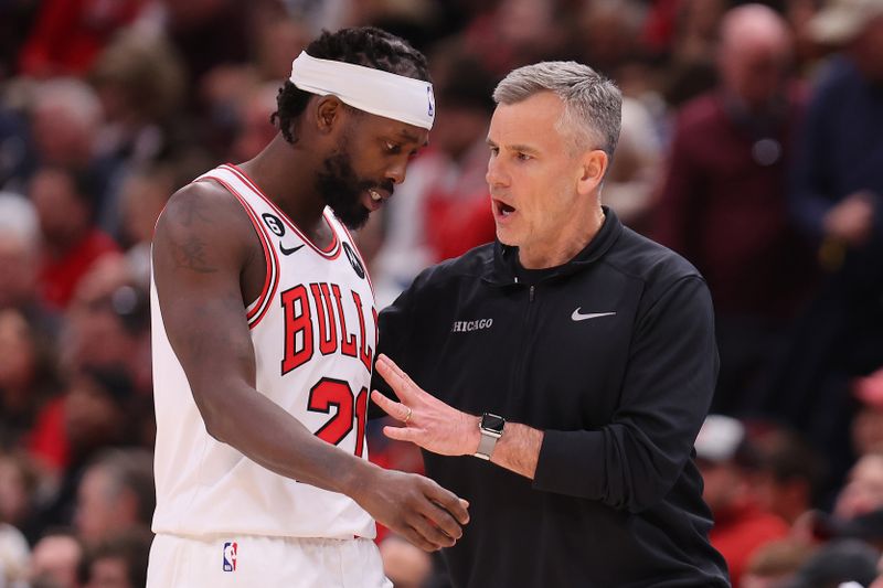 CHICAGO, ILLINOIS - FEBRUARY 26: Patrick Beverley #21 of the Chicago Bulls talks with head coach Billy Donovan against the Washington Wizards during the second half at United Center on February 26, 2023 in Chicago, Illinois. NOTE TO USER: User expressly acknowledges and agrees that, by downloading and or using this photograph, User is consenting to the terms and conditions of the Getty Images License Agreement.  (Photo by Michael Reaves/Getty Images)