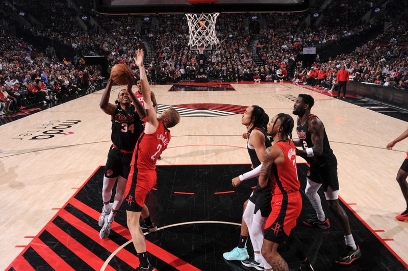 PORTLAND, OR - APRIL 12: Jabari Walker #34 of the Portland Trail Blazers drives to the basket during the game against the Houston Rockets on April 12, 2024 at the Moda Center Arena in Portland, Oregon. NOTE TO USER: User expressly acknowledges and agrees that, by downloading and or using this photograph, user is consenting to the terms and conditions of the Getty Images License Agreement. Mandatory Copyright Notice: Copyright 2024 NBAE (Photo by Cameron Browne/NBAE via Getty Images)