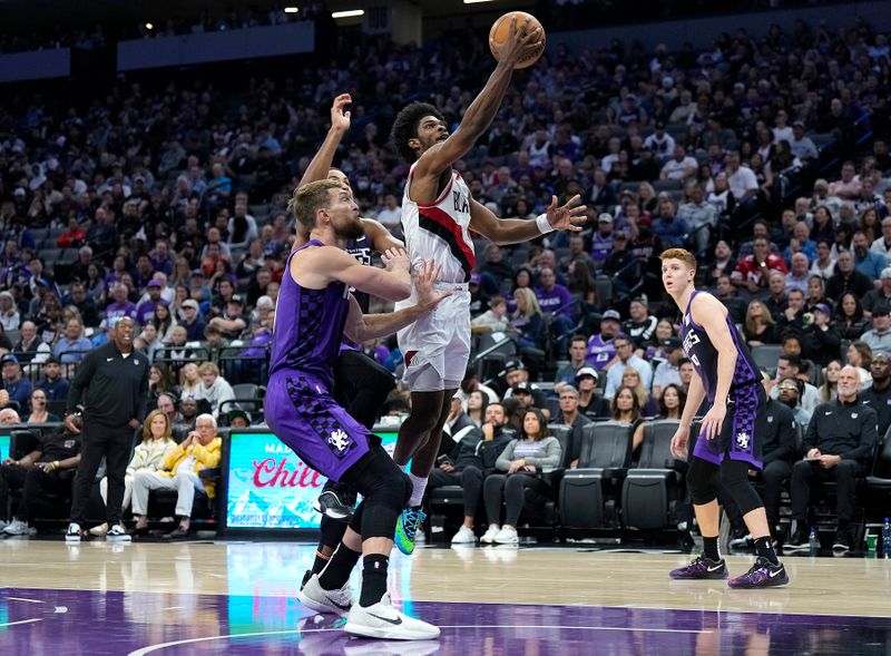 SACRAMENTO, CALIFORNIA - OCTOBER 28: Scoot Henderson #00 of the Portland Trail Blazers shoots over Domantas Sabonis #11 of the Sacramento Kings during the fourth quarter at Golden 1 Center on October 28, 2024 in Sacramento, California. NOTE TO USER: User expressly acknowledges and agrees that, by downloading and or using this photograph, User is consenting to the terms and conditions of the Getty Images License Agreement. (Photo by Thearon W. Henderson/Getty Images)