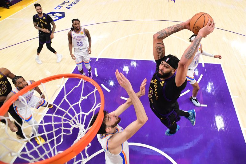 LOS ANGELES, CA - JANUARY 15: Anthony Davis #3 of the Los Angeles Lakers drives to the basket during the game against the Oklahoma City Thunder on January 15, 2024 at Crypto.Com Arena in Los Angeles, California. NOTE TO USER: User expressly acknowledges and agrees that, by downloading and/or using this Photograph, user is consenting to the terms and conditions of the Getty Images License Agreement. Mandatory Copyright Notice: Copyright 2024 NBAE (Photo by Adam Pantozzi/NBAE via Getty Images)