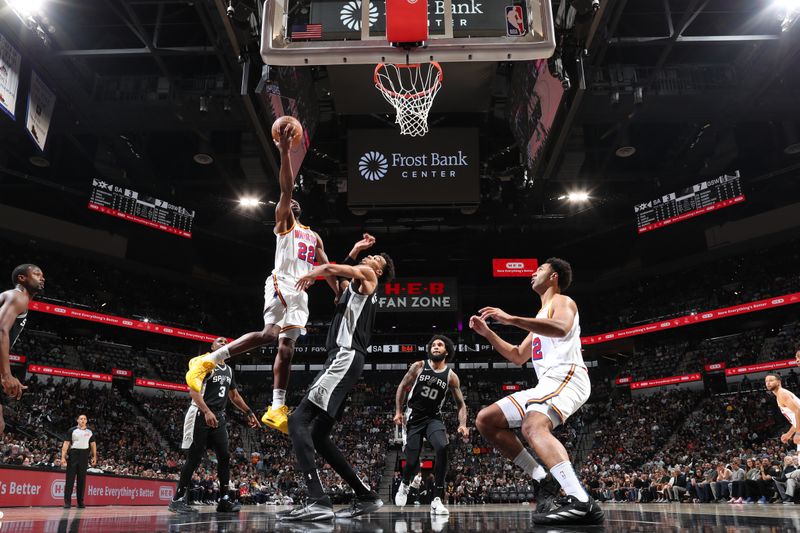 SAN ANTONIO, TX - NOVEMBER 23: Andrew Wiggins #22 of the Golden State Warriors drives to the basket during the game San Antonio Spurs on November 23, 2024 at the Frost Bank Center in San Antonio, Texas. NOTE TO USER: User expressly acknowledges and agrees that, by downloading and or using this photograph, user is consenting to the terms and conditions of the Getty Images License Agreement. Mandatory Copyright Notice: Copyright 2024 NBAE (Photos by Nathaniel S. Butler/NBAE via Getty Images)