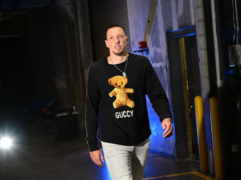 LOS ANGELES, CA - FEBRUARY 25: Daniel Theis #10 of the LA Clippers arrives to the arena before the game against the Sacramento Kings on February 25, 2024 at Crypto.Com Arena in Los Angeles, California. NOTE TO USER: User expressly acknowledges and agrees that, by downloading and/or using this Photograph, user is consenting to the terms and conditions of the Getty Images License Agreement. Mandatory Copyright Notice: Copyright 2024 NBAE (Photo by Adam Pantozzi/NBAE via Getty Images)