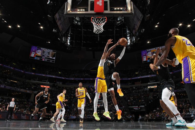 MEMPHIS, TN - APRIL 12: GG Jackson #45 of the Memphis Grizzlies drives to the basket during the game against the Los Angeles Lakers on April 12, 2024 at FedExForum in Memphis, Tennessee. NOTE TO USER: User expressly acknowledges and agrees that, by downloading and or using this photograph, User is consenting to the terms and conditions of the Getty Images License Agreement. Mandatory Copyright Notice: Copyright 2024 NBAE (Photo by Joe Murphy/NBAE via Getty Images)